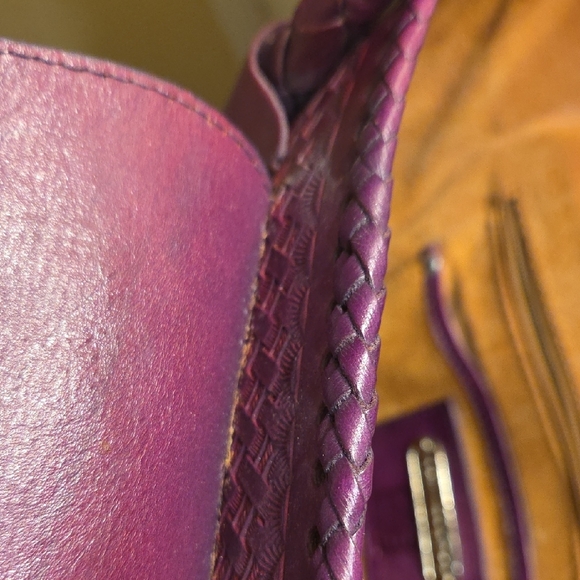 Alexandro Yeo Elegant Burgundy Embossed Tote Bag - Picture 8 of 13